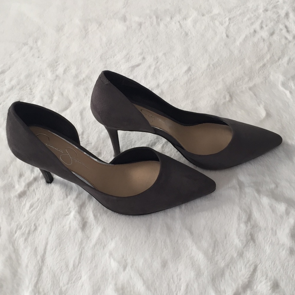 Jessica Simpson Gray suede 3 in pumps.